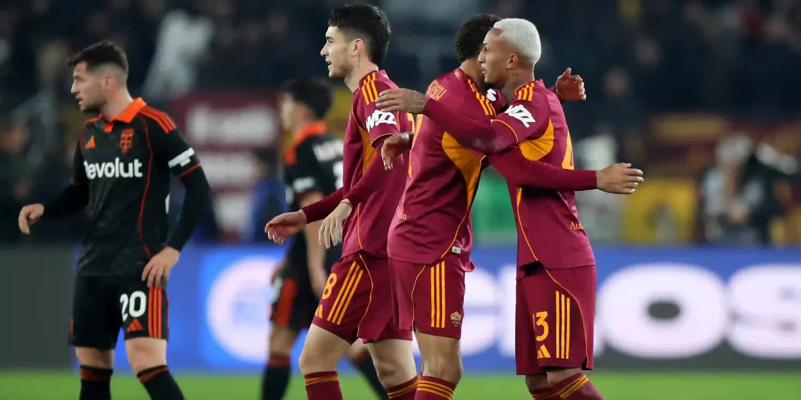 Roma players celebrate after scoring against Como
