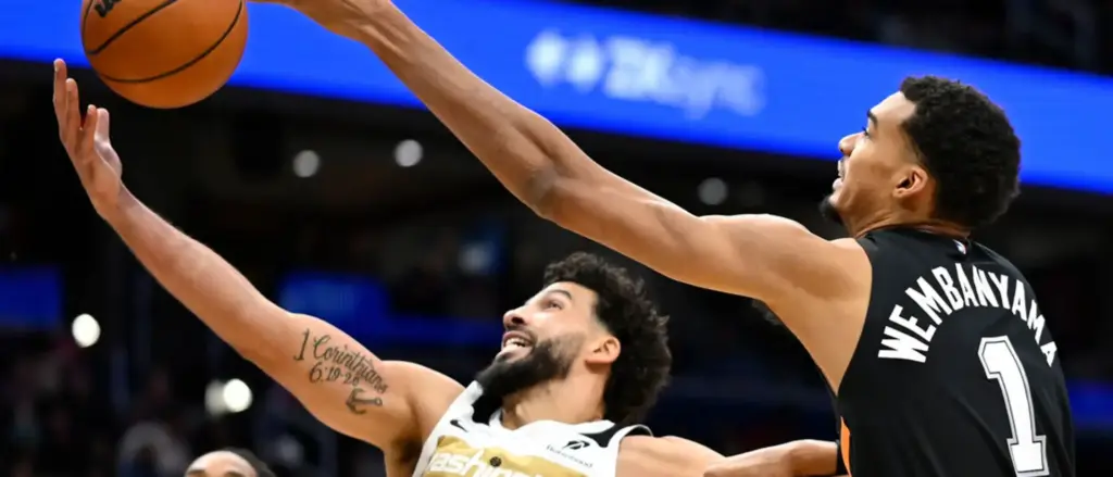 Victor Wembanyama blocks Washington Wizards player