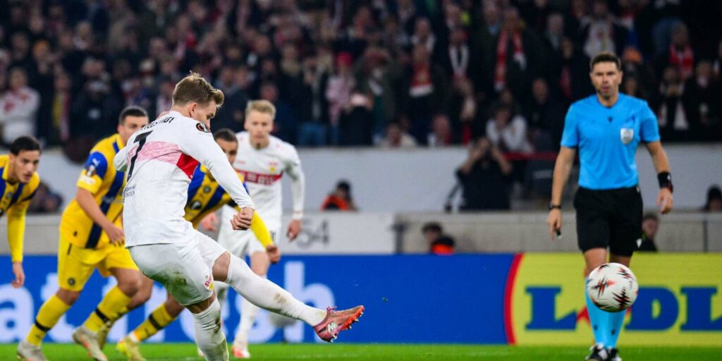 Maximilian Mittelstadt scores from the penalty spot for Stuttgart against Maccabi Tel Aviv