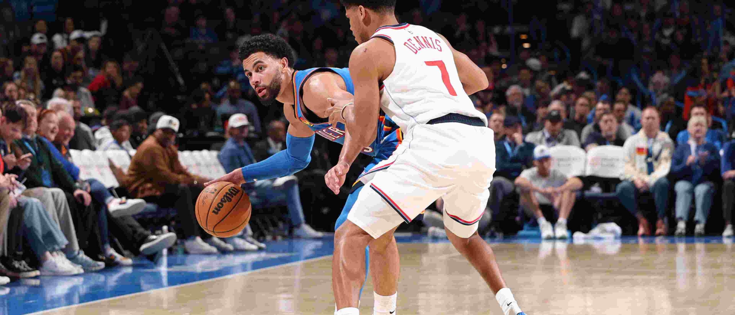 RayJ Dennis guarding Oklahoma City Thunder player