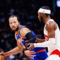 Jalen Brunson guarded by a Toronto Raptors player
