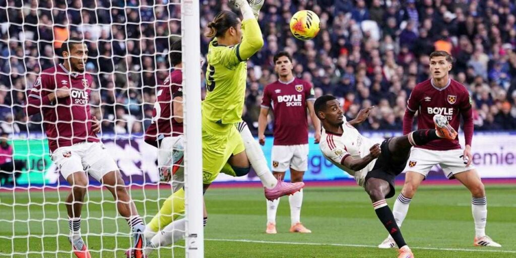 Alexander Isak shoots at West Ham's goal