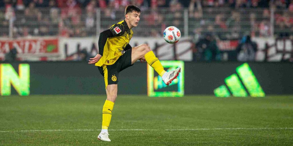 Aaron Anselmino during his loan spell at Borussia Dortmund