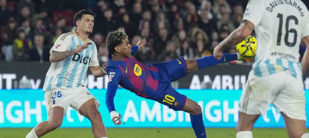 Lamine Yamal executing bicycle kick