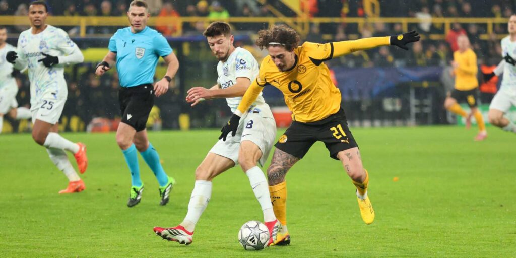 Inter and Borussia Dortmund players in a battle for the ball