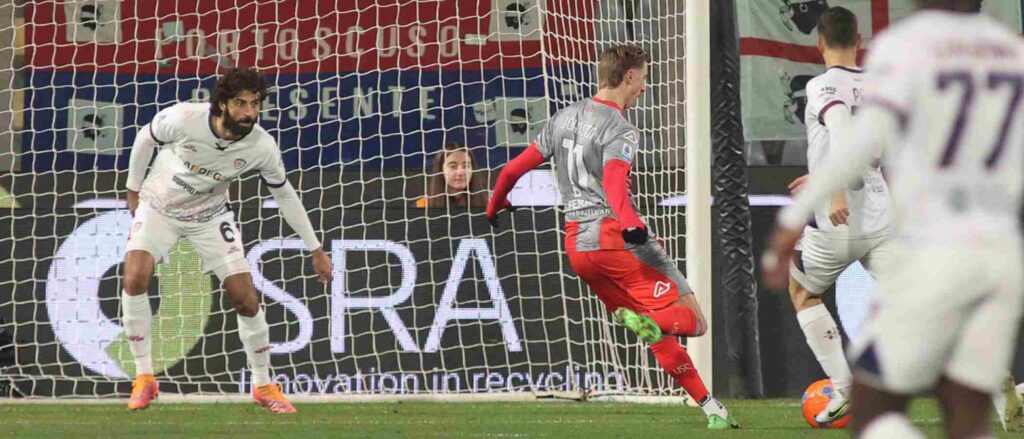 Cremonese player shoots towards Cagliari's goal