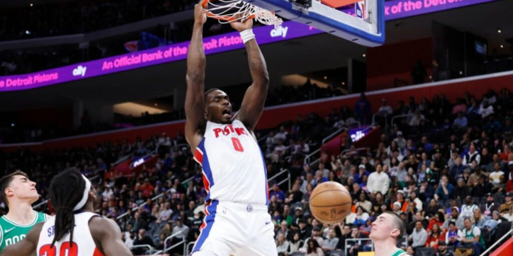Jalen Duren dunks in Boston Celtics basket