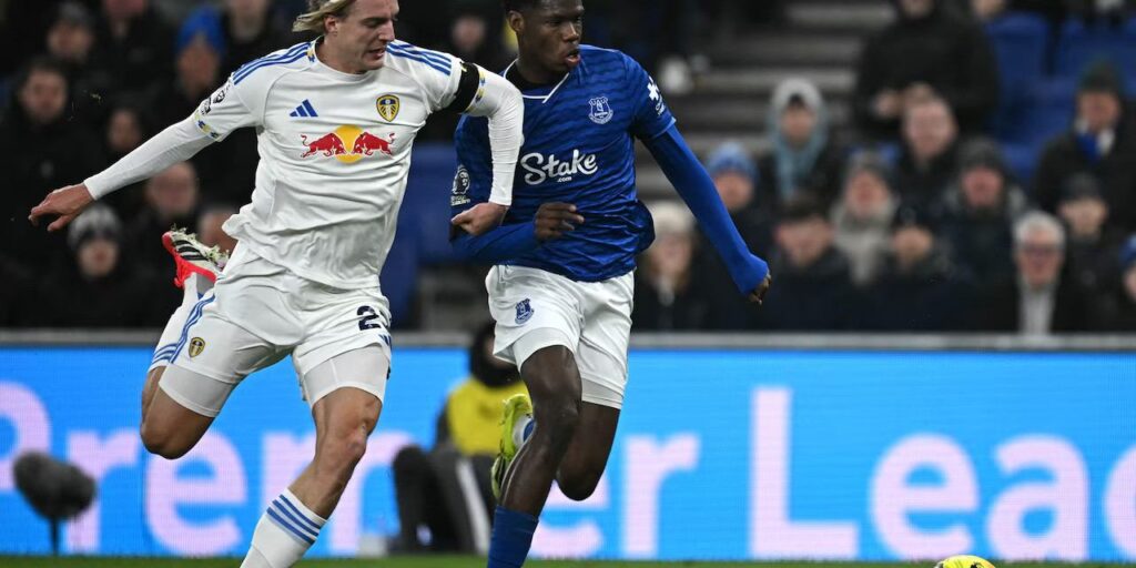 Everton and Leeds players in a battle for the ball