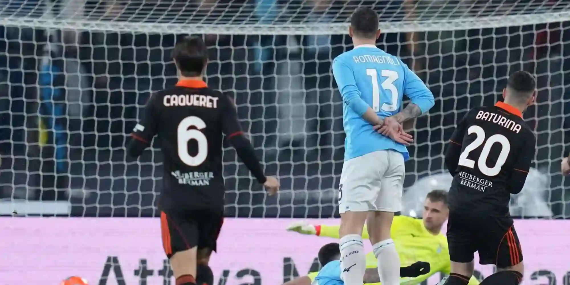 Martin Baturina shoots towards Lazio goal