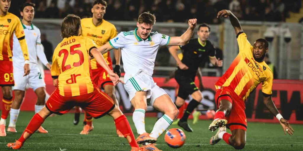 Evan Ferguson shoots towards Lecce's goal