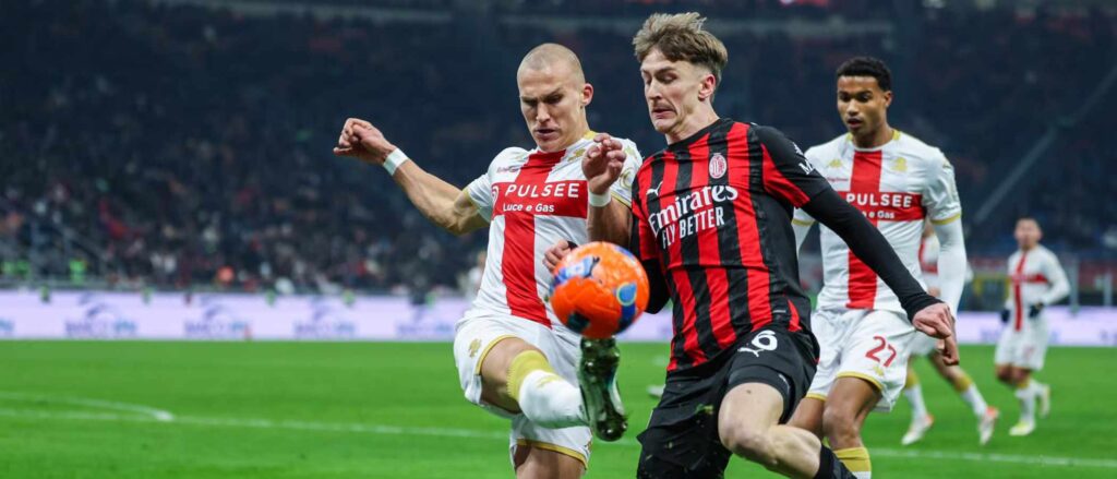 Milan and Genoa players in a battle for the ball