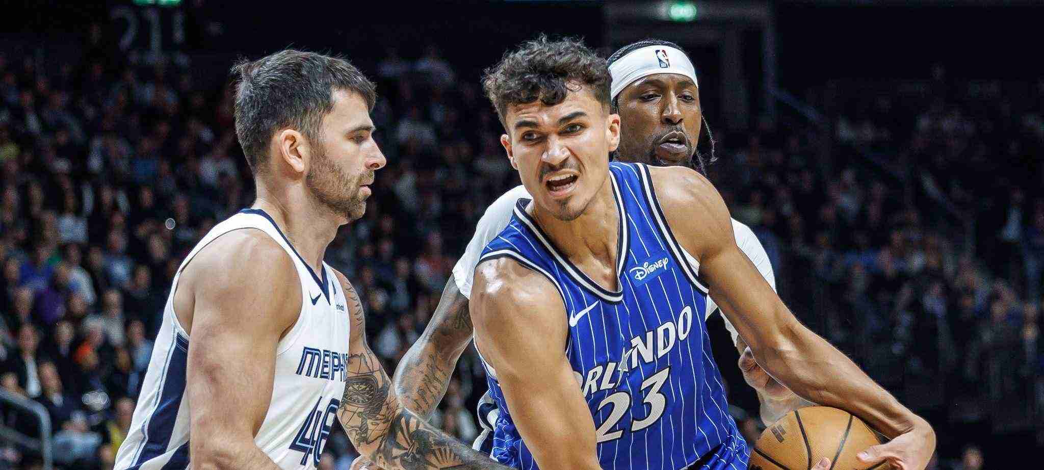 Tristan da Silva guarded by Memphis Grizzlies player