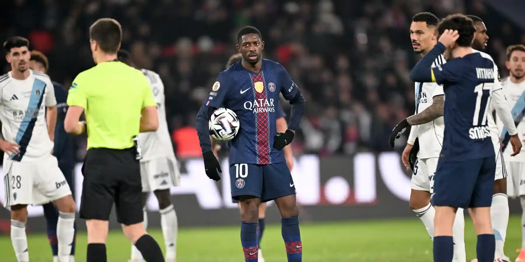 Ousmane Dembele holding the ball during the Paris derby