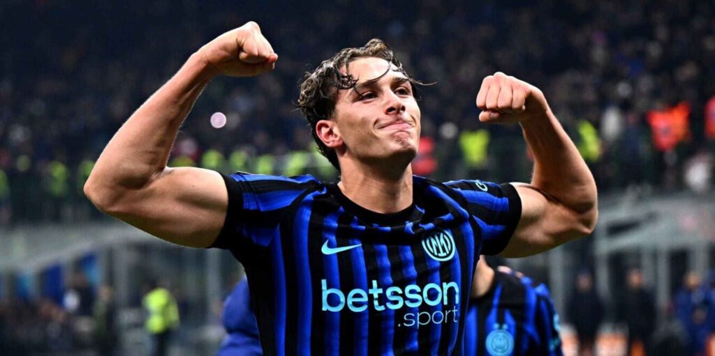 Inter striker Francesco Pio Esposito flexing muscles after scoring against Lecce