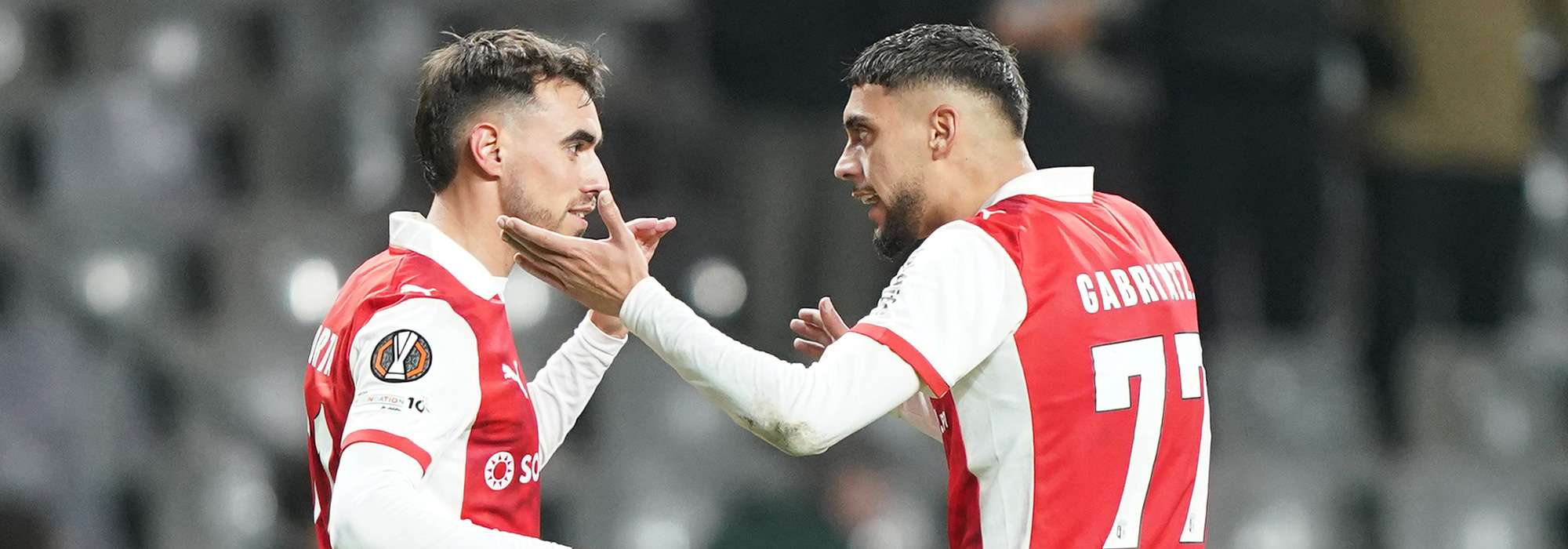 SC Braga players talking to each other