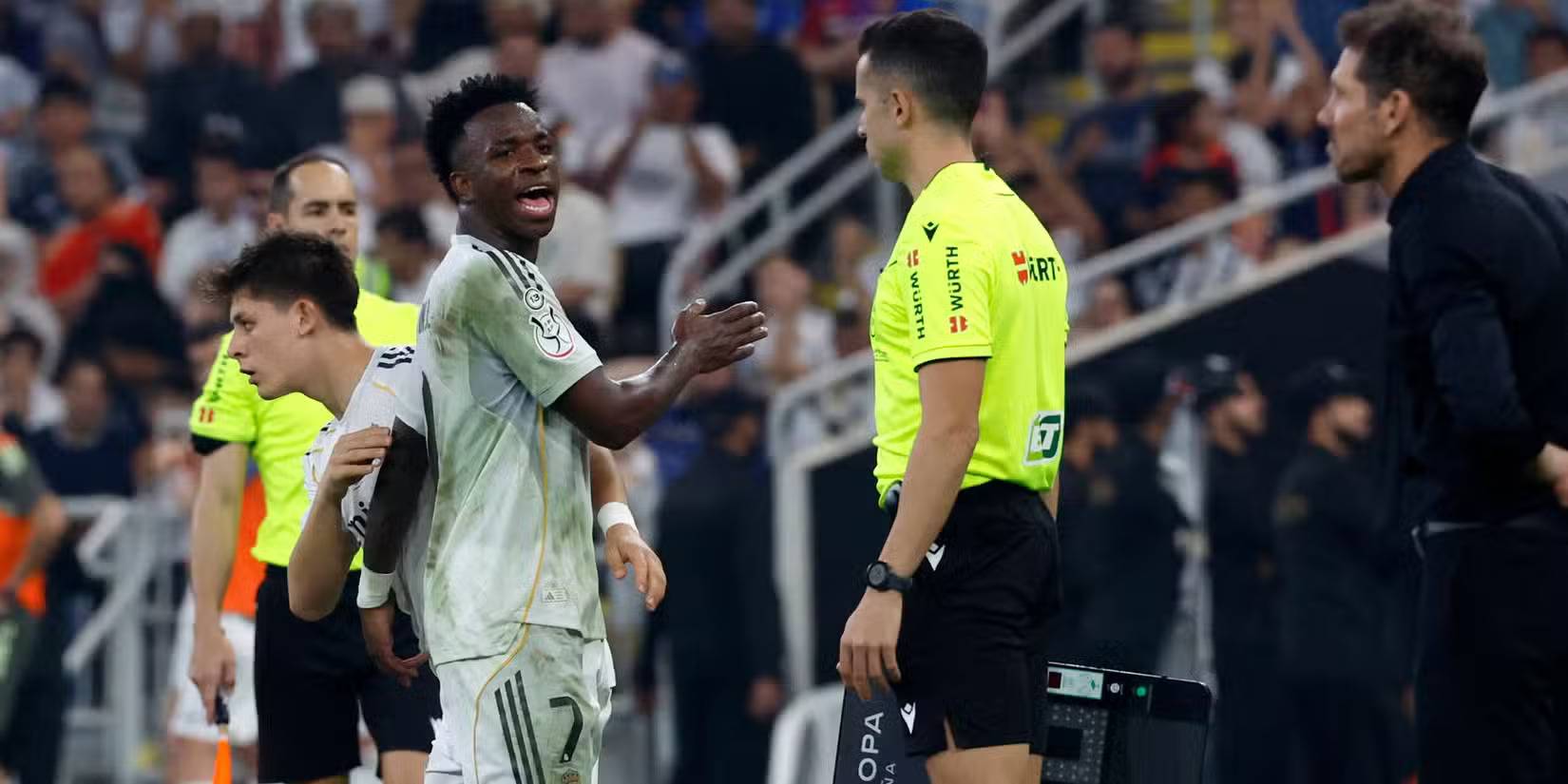 VInicius Jr and Diego Simeone clash at the touchline