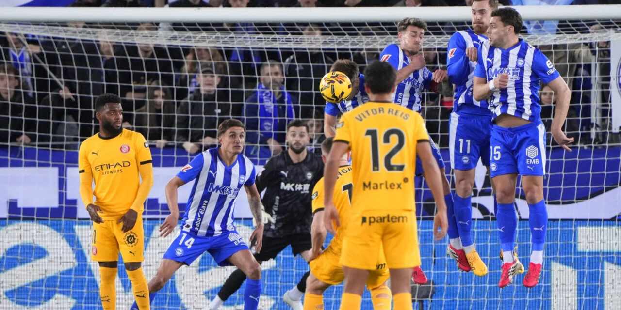 Girona player taking a free kick against Alaves