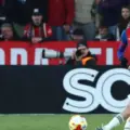 Frenkie de Jong trying to block a shot by an Albacete player