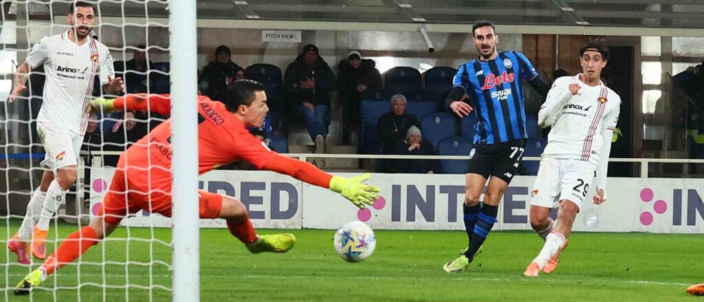 Atalanta player shooting towards Cremonese's goal