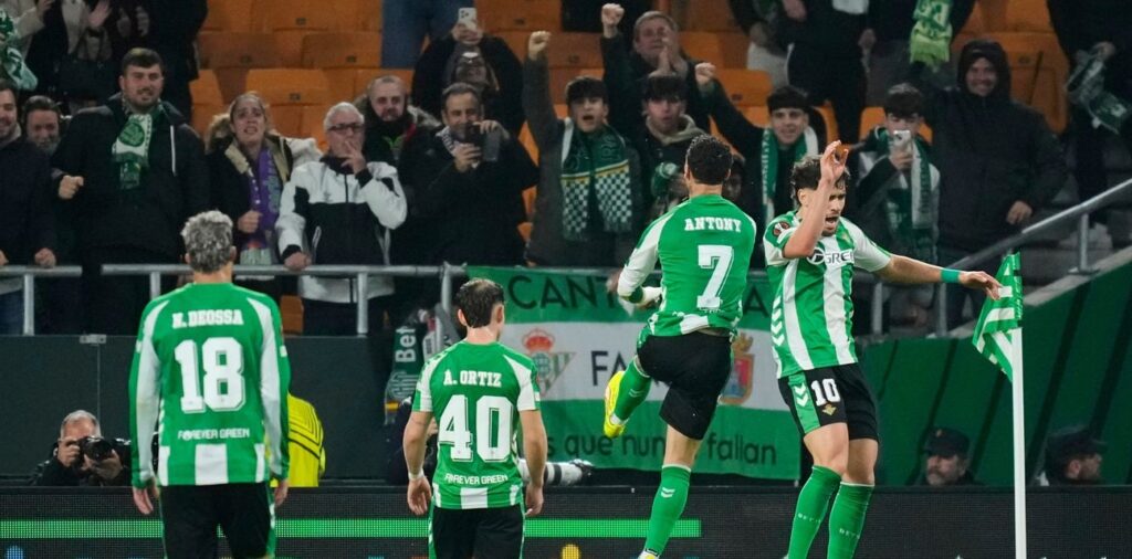 Betis players celebrate after scoring against Mallorca