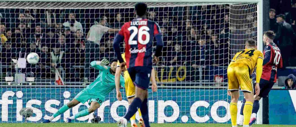 Federico Bernardeschi scoring a penalty for Bologna against Udinese