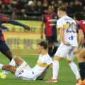 Cagliari and Lecce players in a battle for the ball