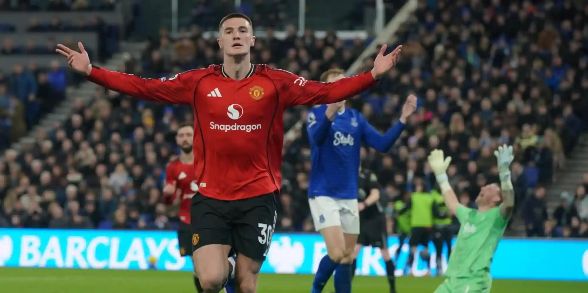 Benjamin Sesko has just put Manchester United 1-0 up in their visit to Everton