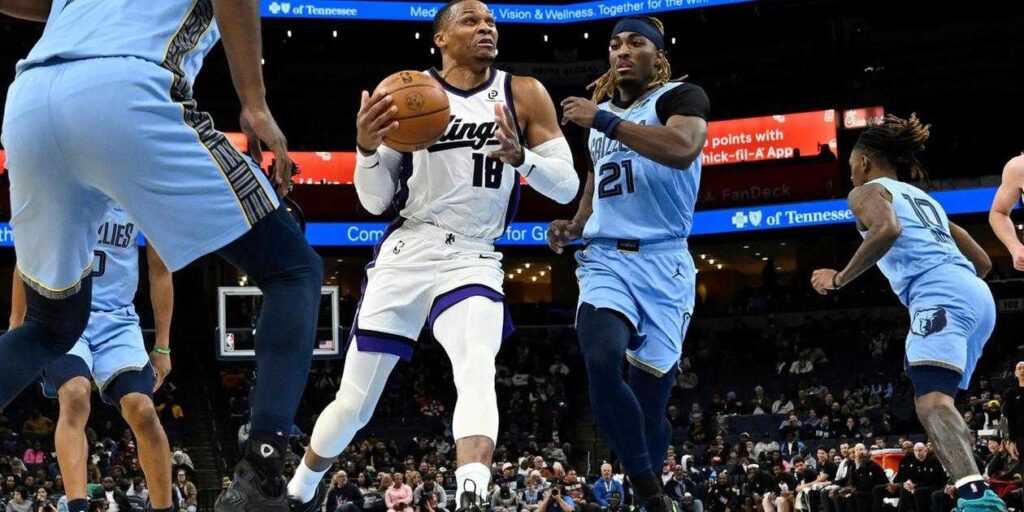 Russell Westbrook attacking Memphis Grizzlies' basket