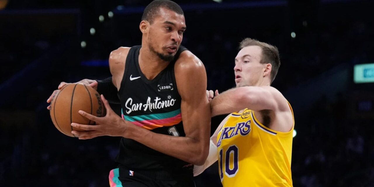 Victor Wembanyama guarded by Luke Kennard