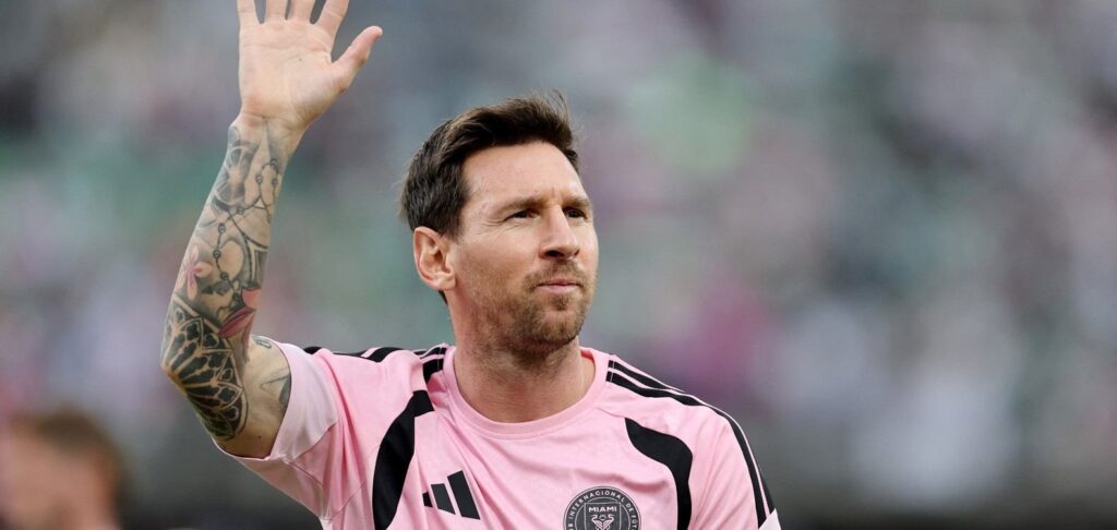 Lionel Messi waving at fans