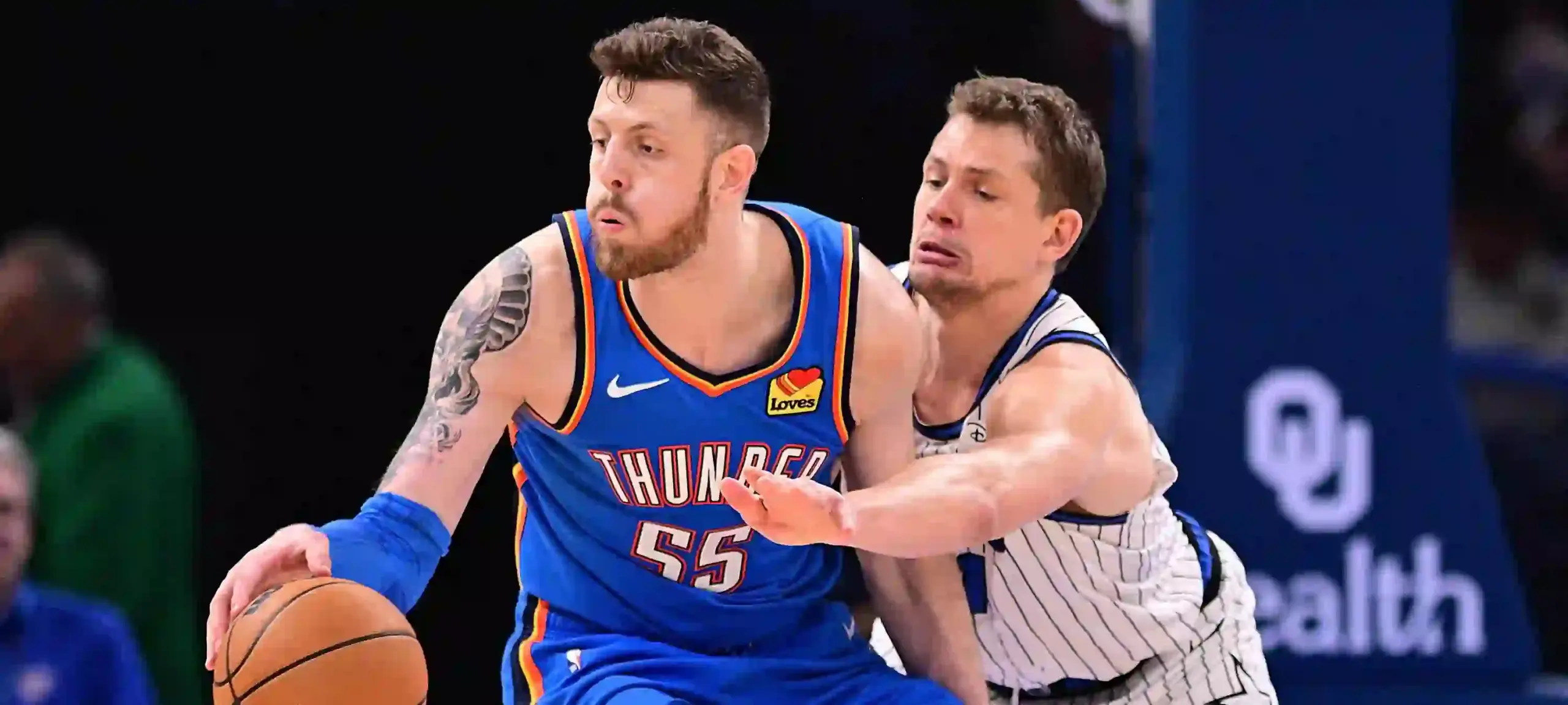 Isaiah Hartenstein protecting the ball from Orlando Magic player