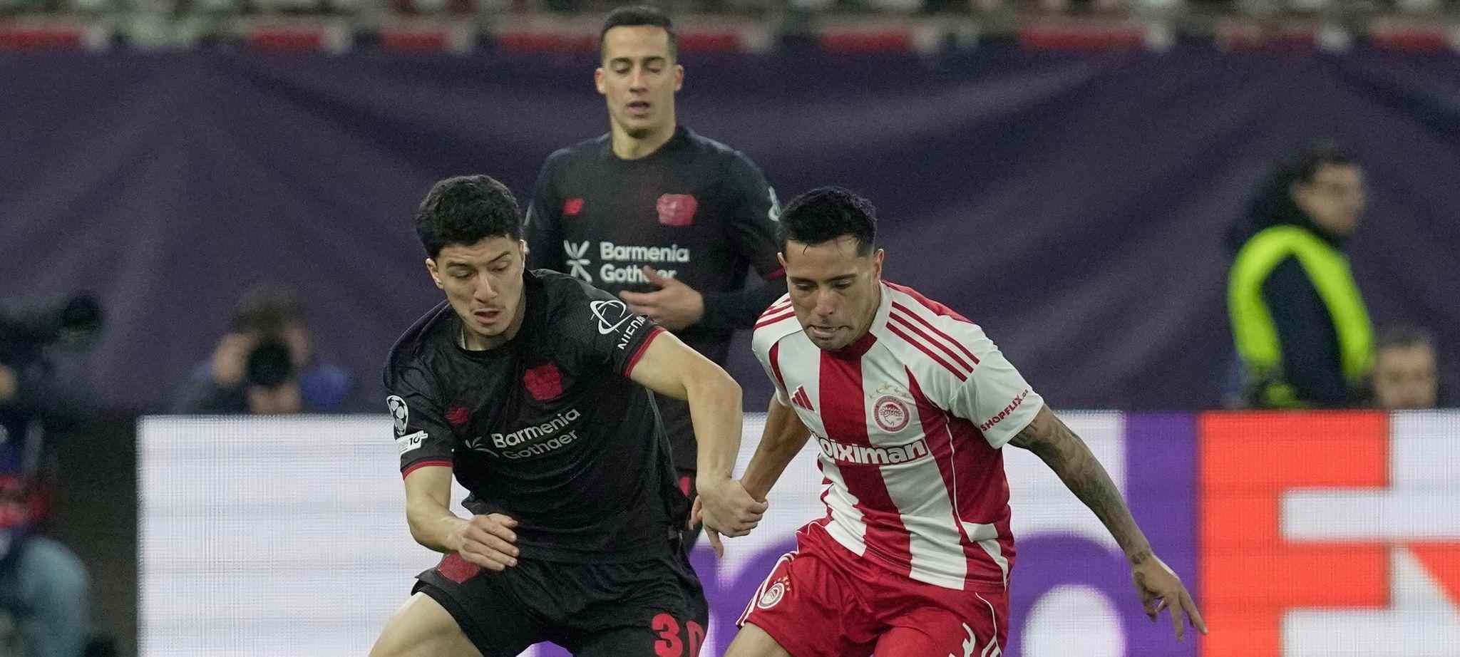 Olympiacos and Bayer Leverkusen players in a battle for the ball