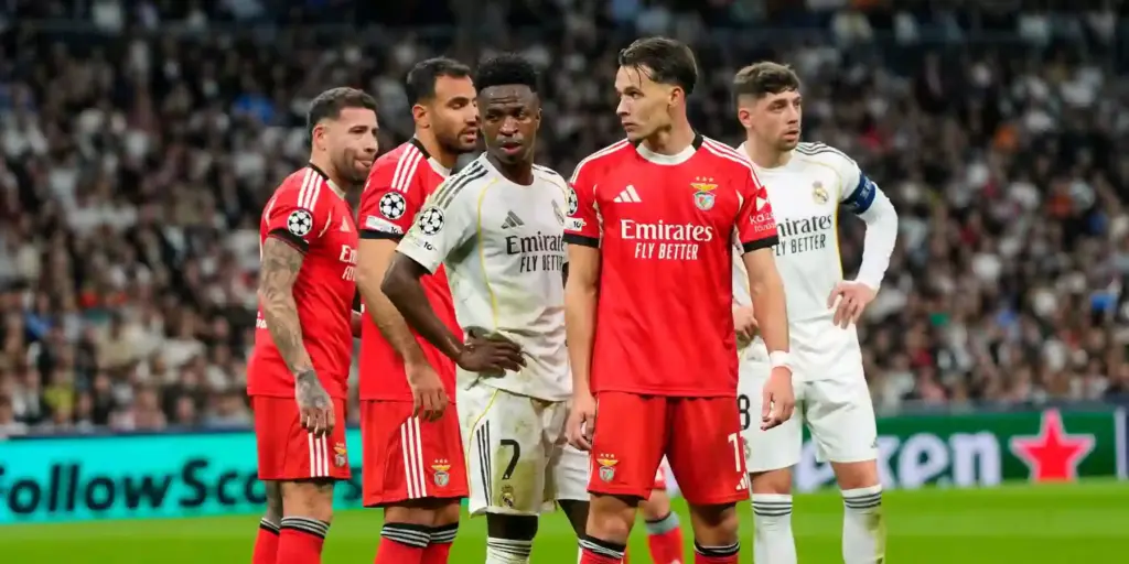 Real Madrid and Benfica players waiting for a corner kick to be taken