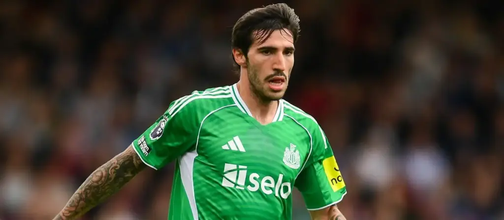 Newcastle midfielder Sandro Tonali