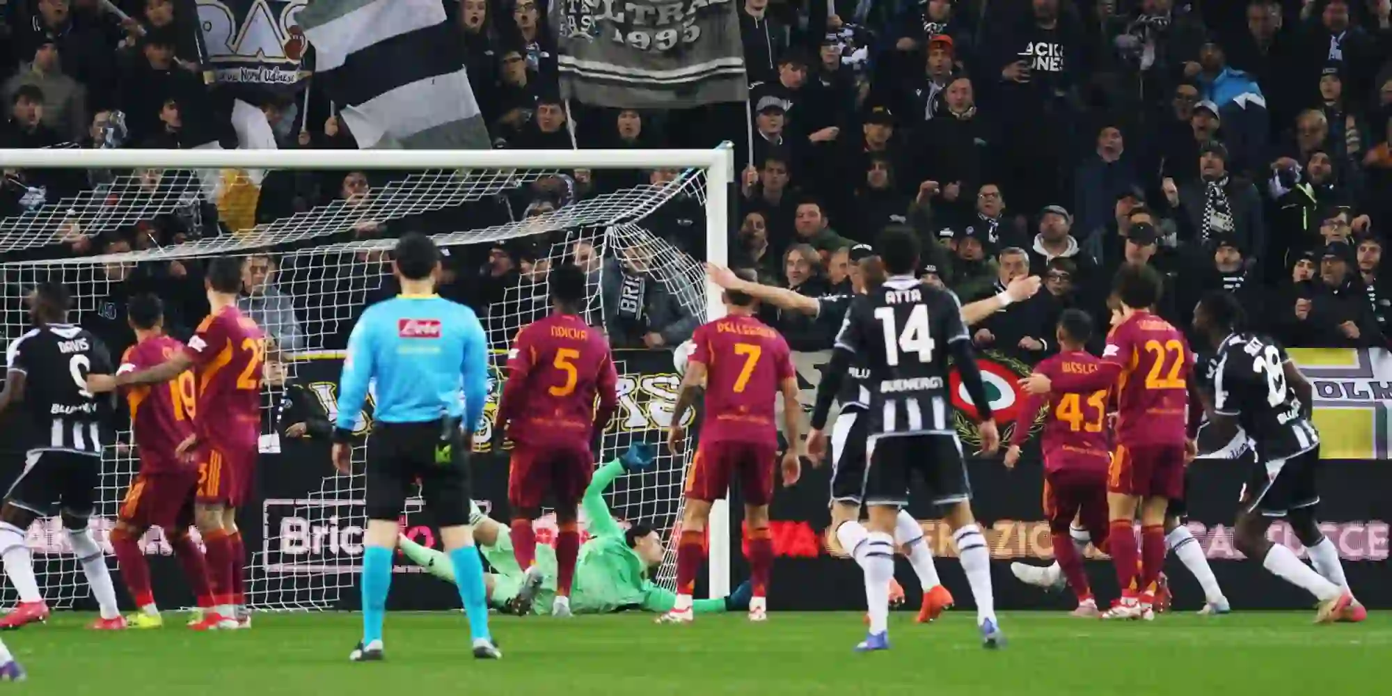 Udinese scoring a goal against Roma