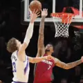 Lauri Markkanen trying to score in Miami's basket despite Kel'el Ware's defence