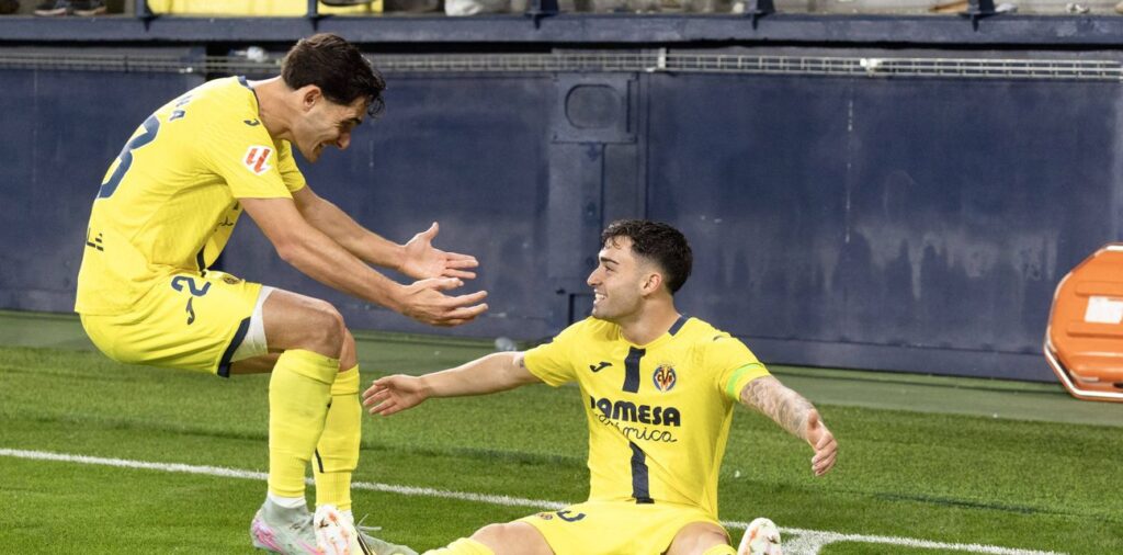 Villarreal players celebrate after scoring against Espanyol