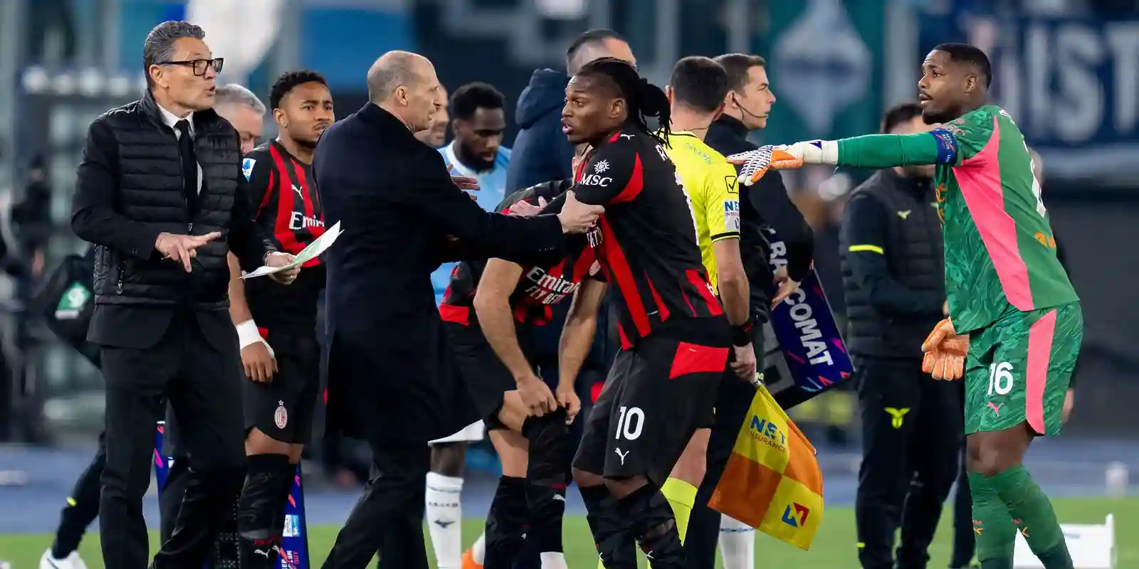 Max Allegri and Rafael Leao arguing