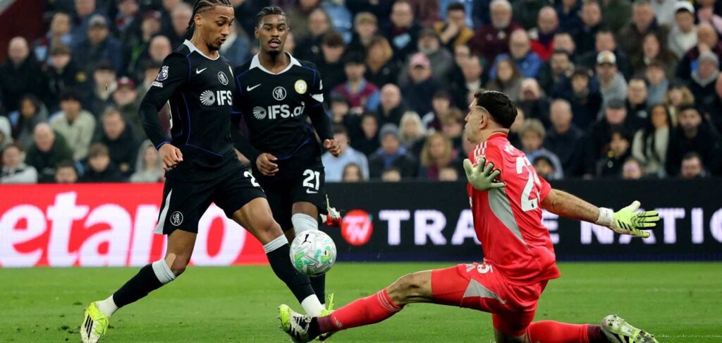 Joao Pedro chipping Emiliano Martinez
