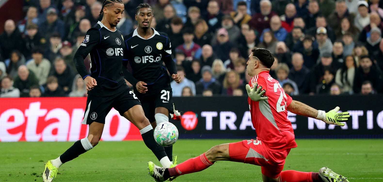 Joao Pedro chipping Emiliano Martinez