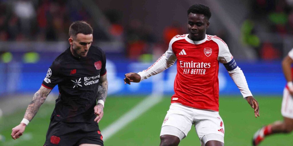 Bayer Leverkusen and Arsenal players in a battle for the ball