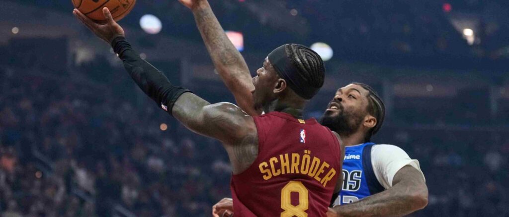 Dennis Schroeder guarded by a Dallas Mavericks player