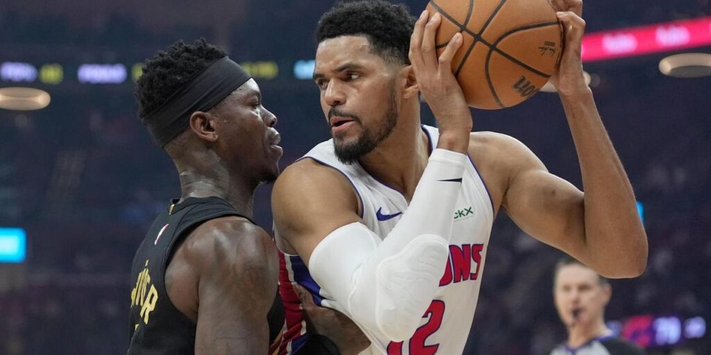 Dennis Schroder guarding Tobias Harris