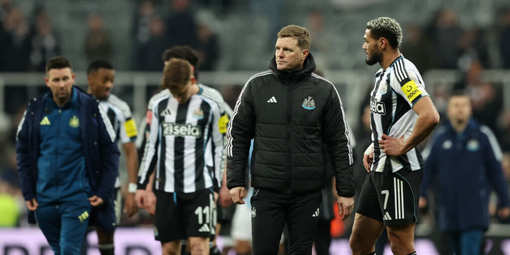 Newcastle manager Eddie Howe surrounded by a couple of players