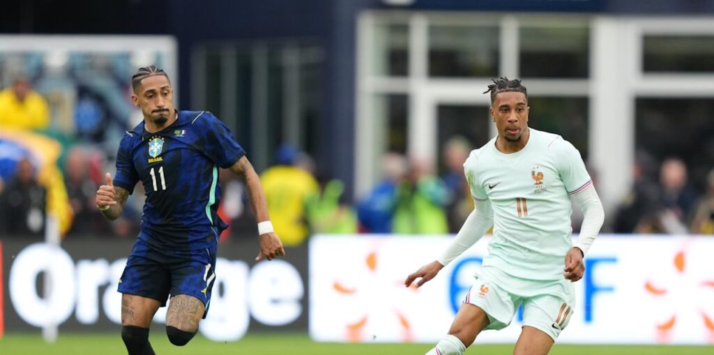 Raphinha and Michael Olise during the friendly match between Brazil and France