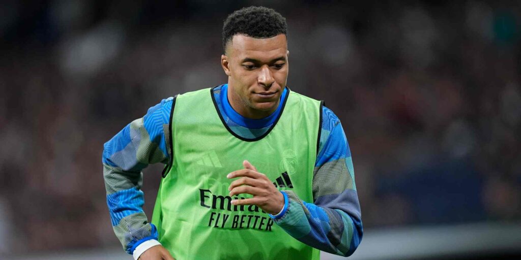 Kylian Mbappe warming up