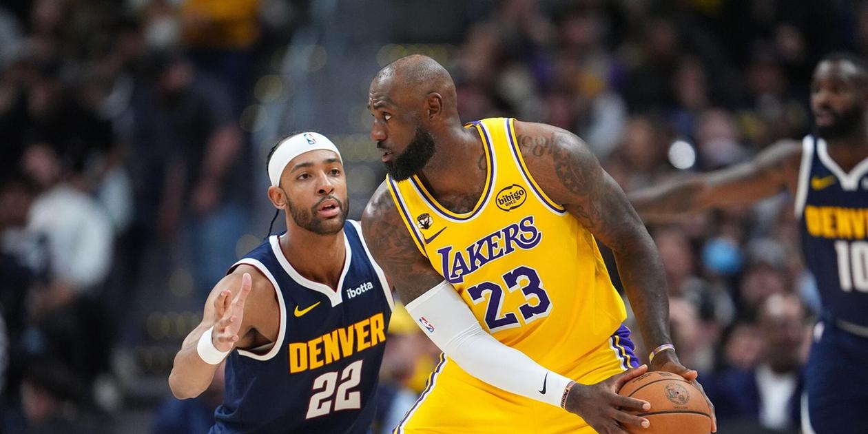 LeBron James guarded by Zeke Nnaji