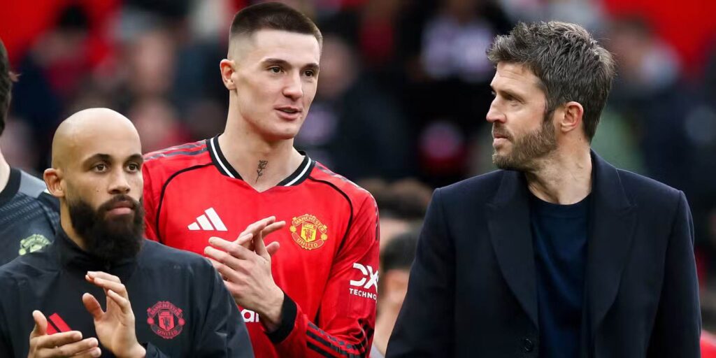 Manchester United forwards Bryan Mbeumo and Benjamin Sesko with manager Michael Carrick