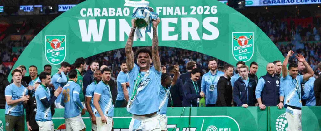 Manchester City players celebrate with the Carabao Cup trophy