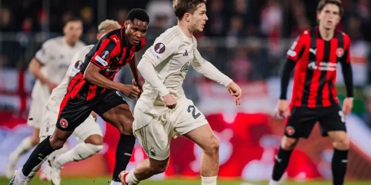 Nottingham and Midtjylland players in a battle for the ball